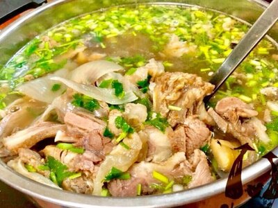 Lẩu đuôi bê củ sen