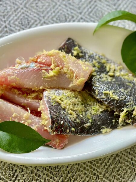 Cá lóc phile ướp sả ớt