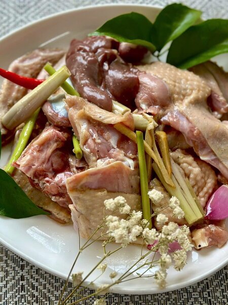 Vịt cỏ ướp kho gừng