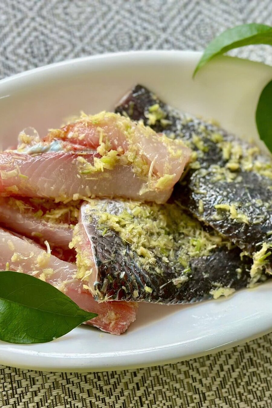 Cá lóc phile ướp sả ớt