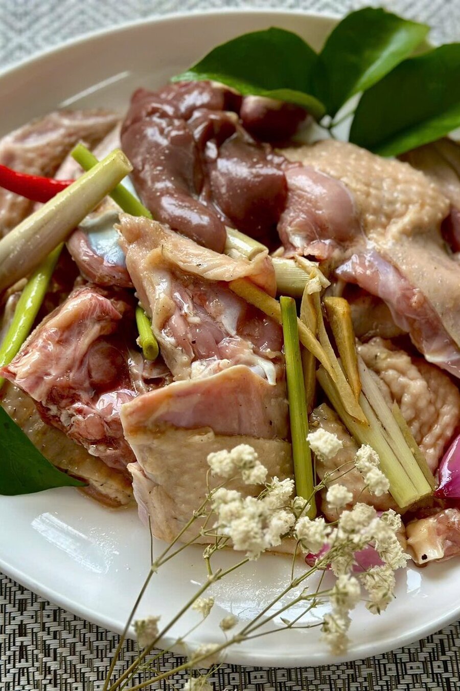 Vịt cỏ ướp kho gừng