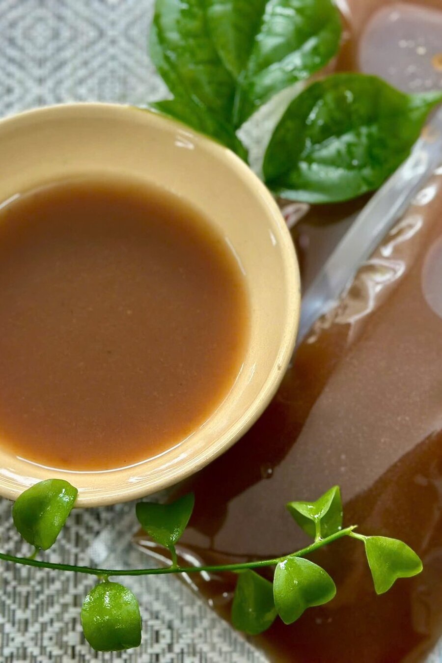 Nước cốt canh chua (kèm tóp mỡ và tỏi phi)